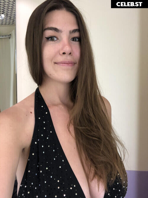 Yogatravelgirl Image 2704889