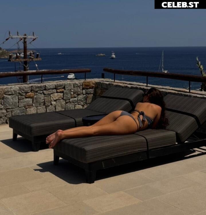 Madison Pettis Image 2702775