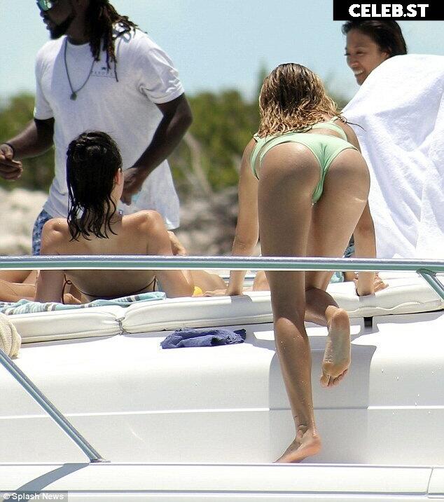 Hailey Bieber Image 2703381