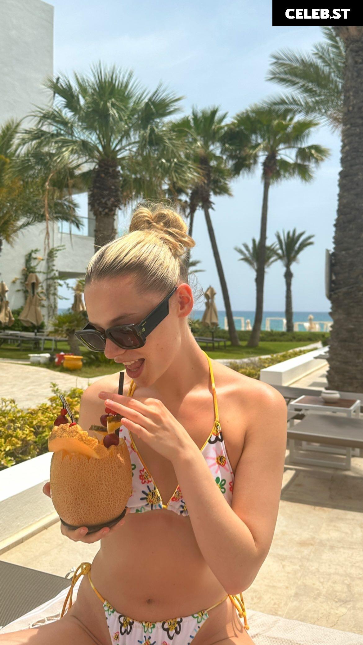 Esther Graf Image 2095842