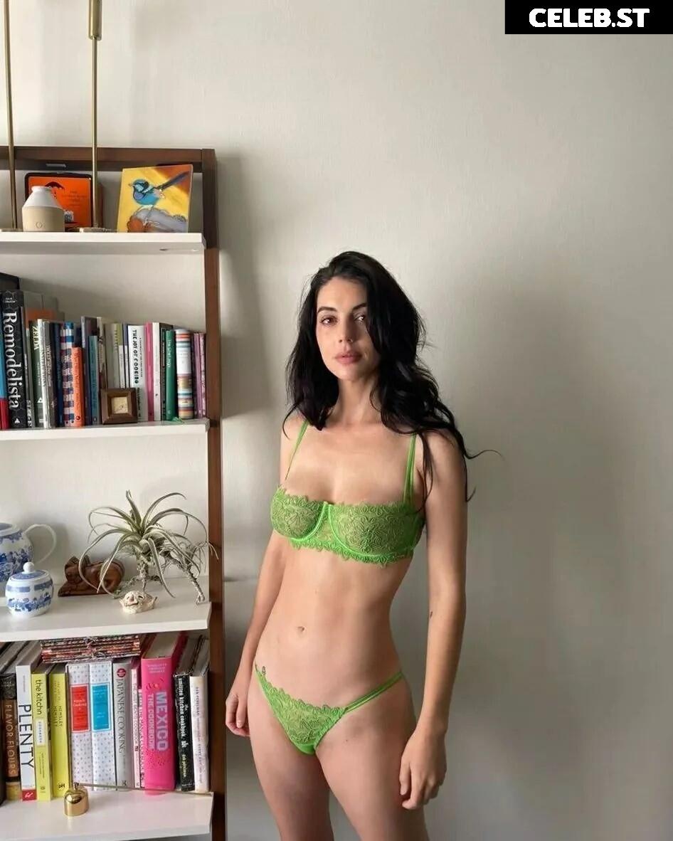 Adelaide Kane Image 2095527