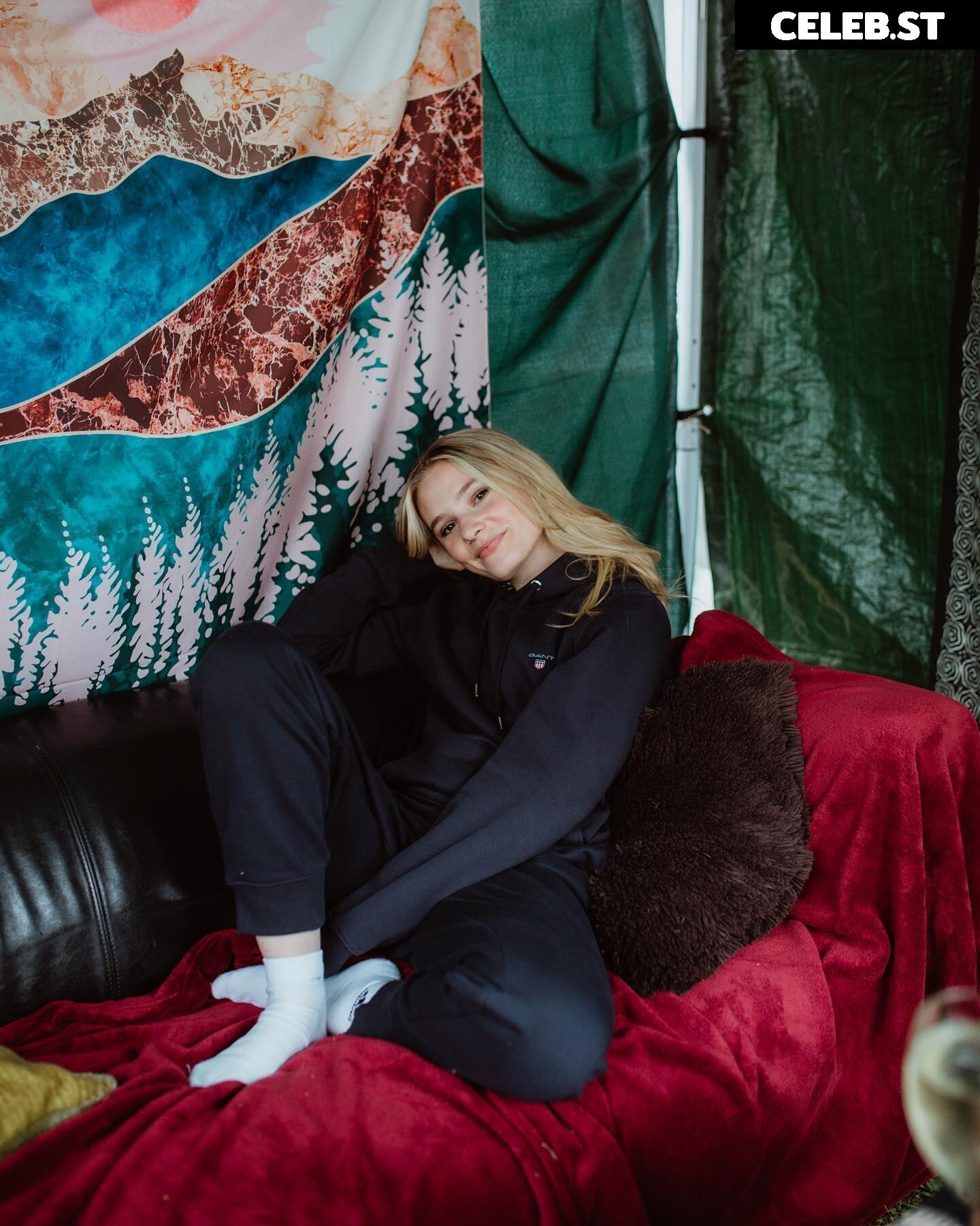 Esther Graf Image 2095331