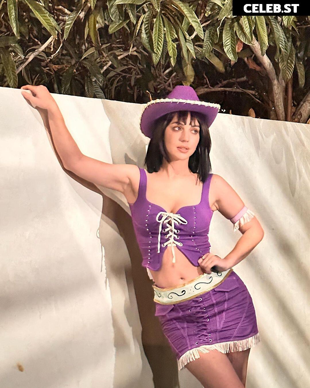 Adelaide Kane Image 2096679