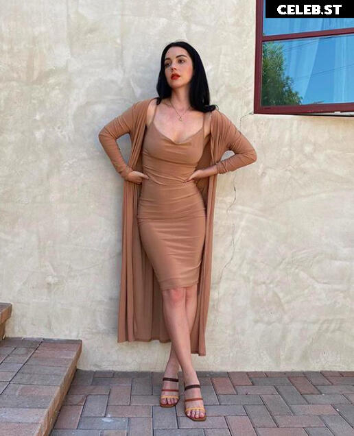 Adelaide Kane Image 2096116