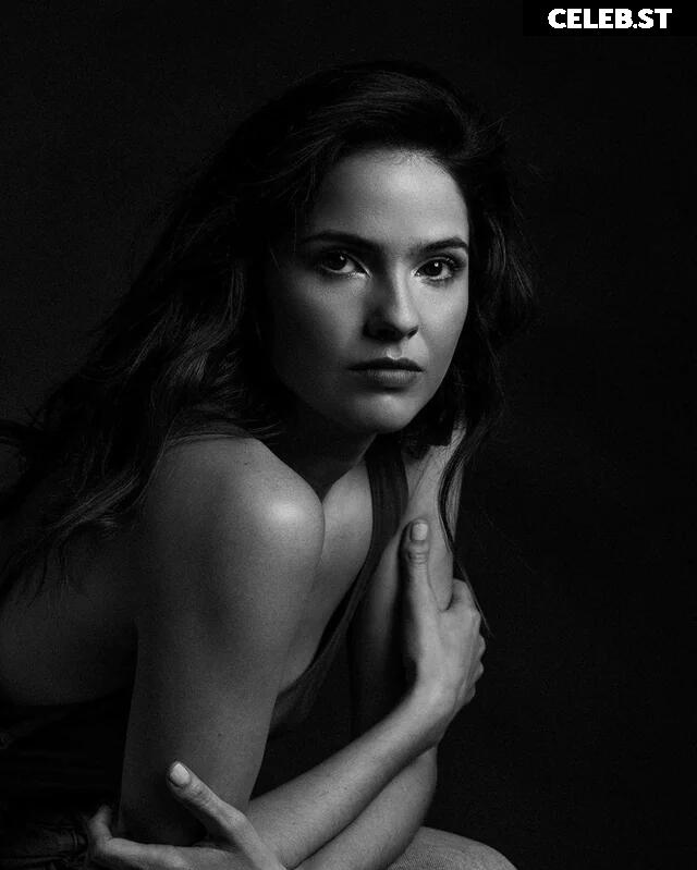 Shelley Hennig Image 2096088