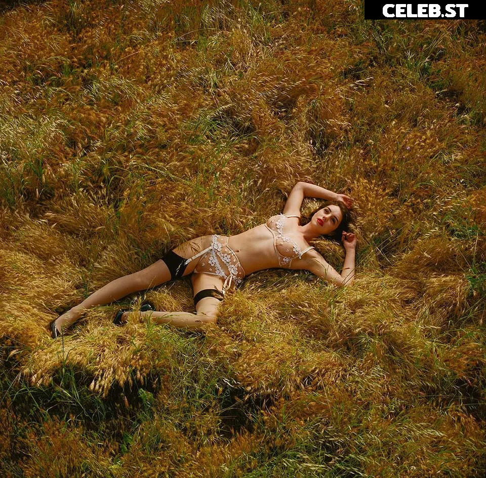 Adelaide Kane Image 2096345