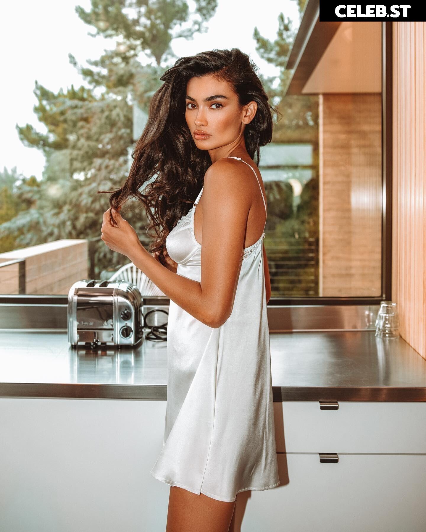Kelly Gale Image 2097141