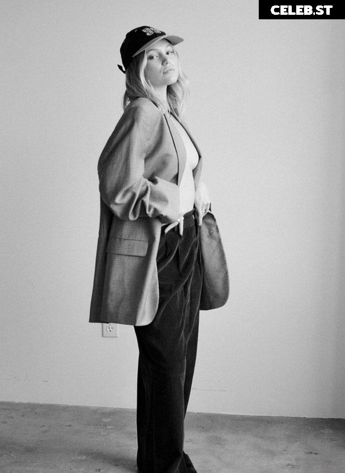 Olivia Holt Image 2097919