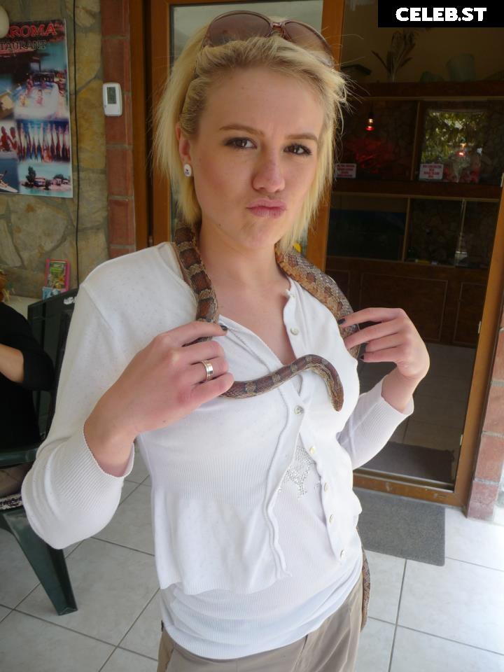 Lisa Bund Image 2094675