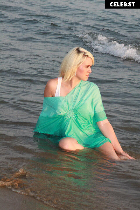 Lisa Bund Image 2094026