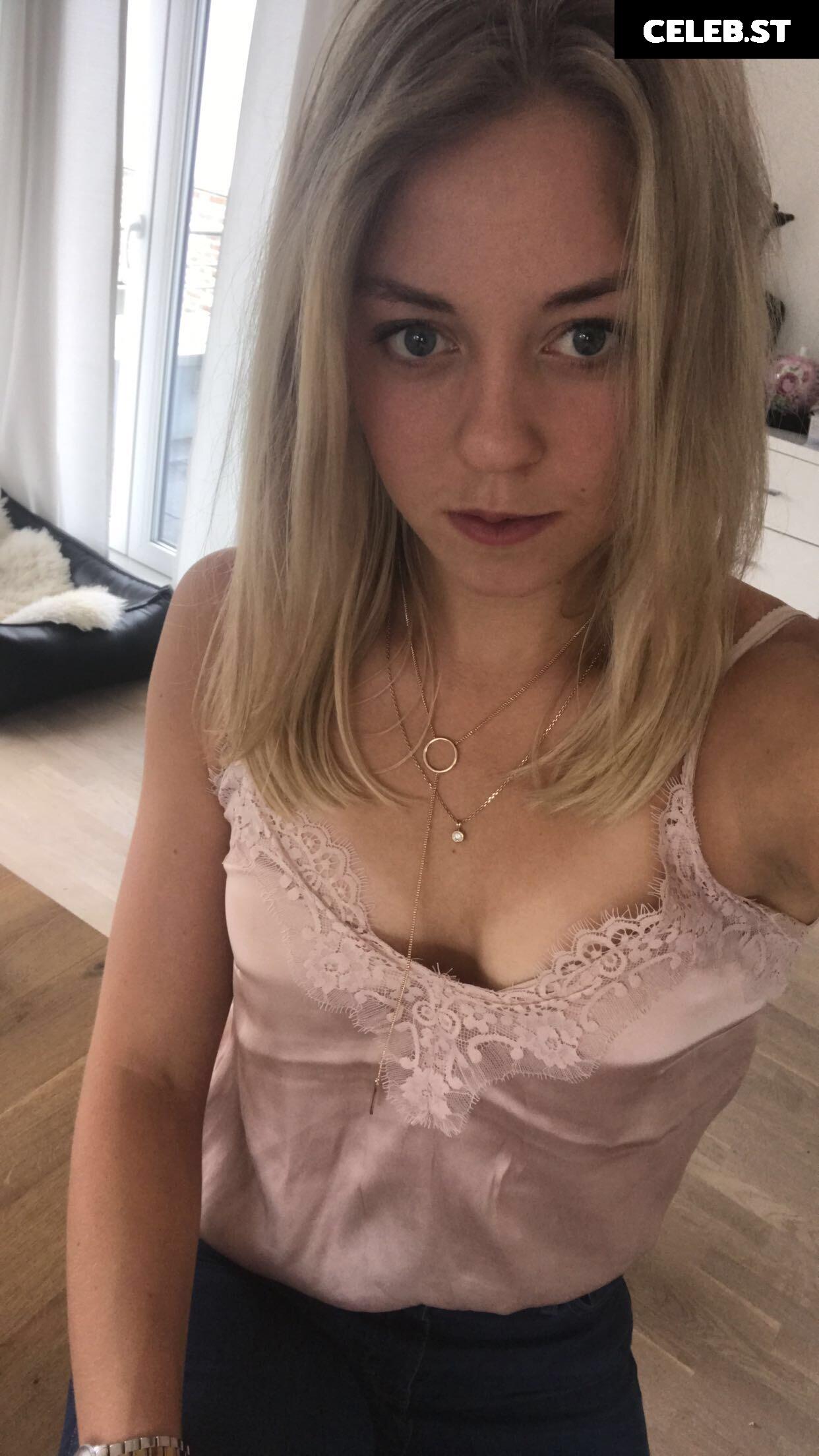 Carina Witthöft Image 2091561