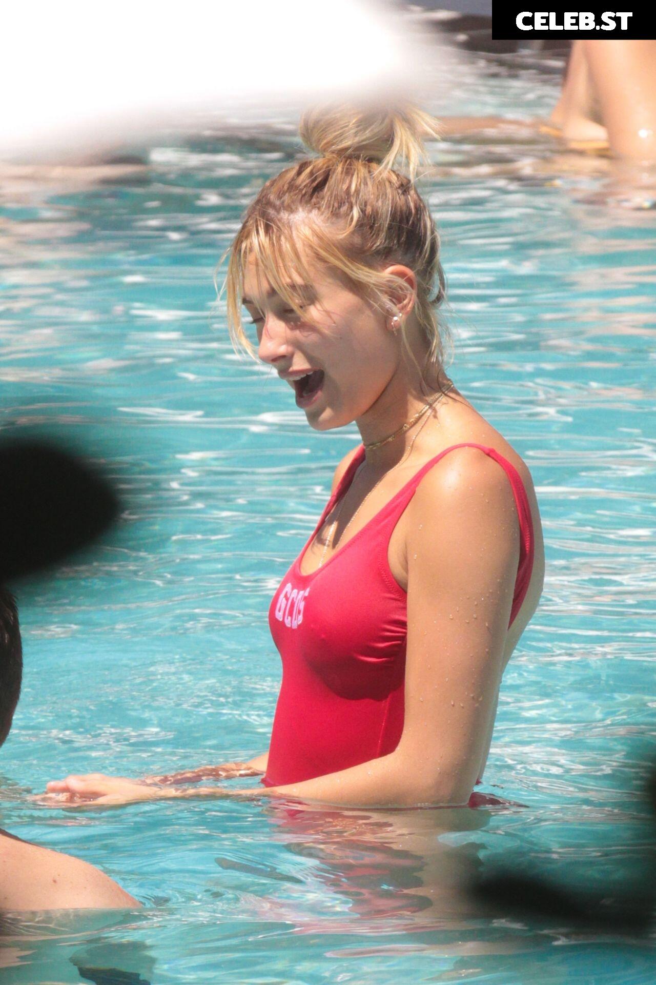 Hailey Bieber Image 2091422