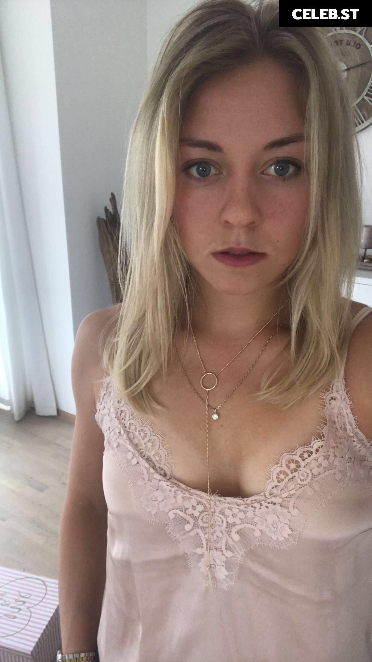 Carina Witthöft Image 2091785