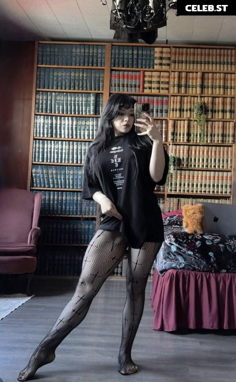 BuffGothMom Image 20911310