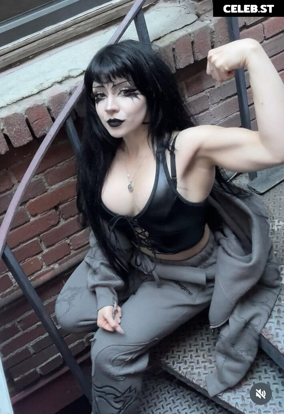 BuffGothMom Image 20911300