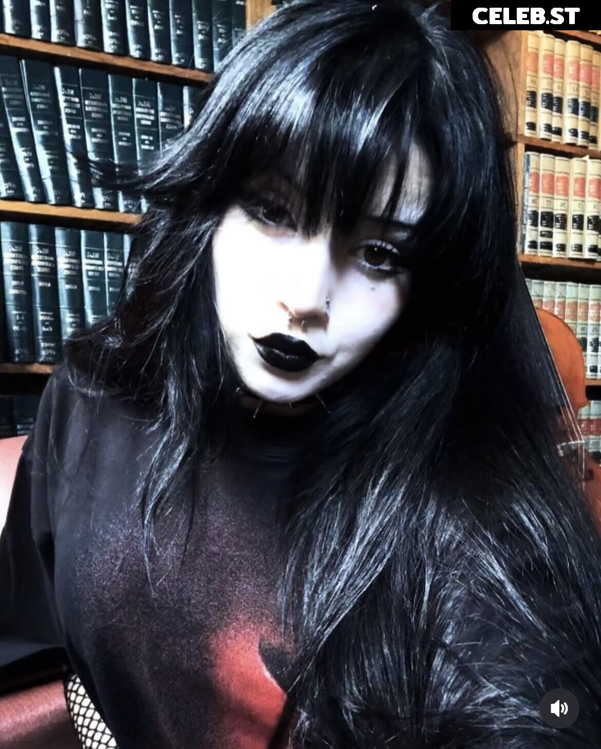 BuffGothMom Image 20911283