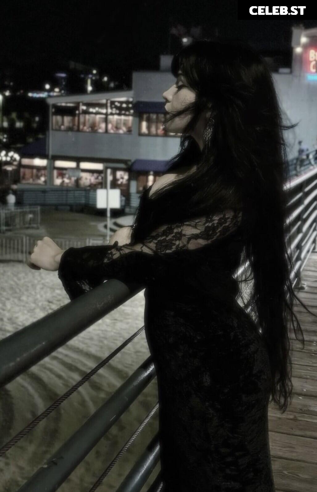 BuffGothMom Image 20911282