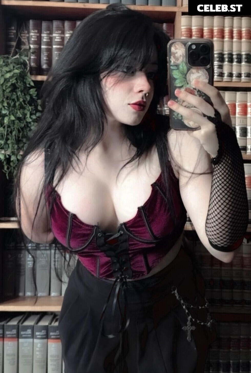 BuffGothMom Image 20911280