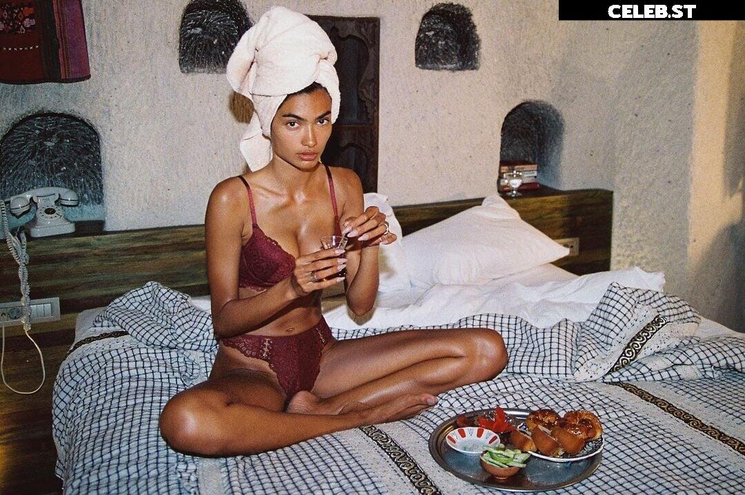 Kelly Gale Image 2091953