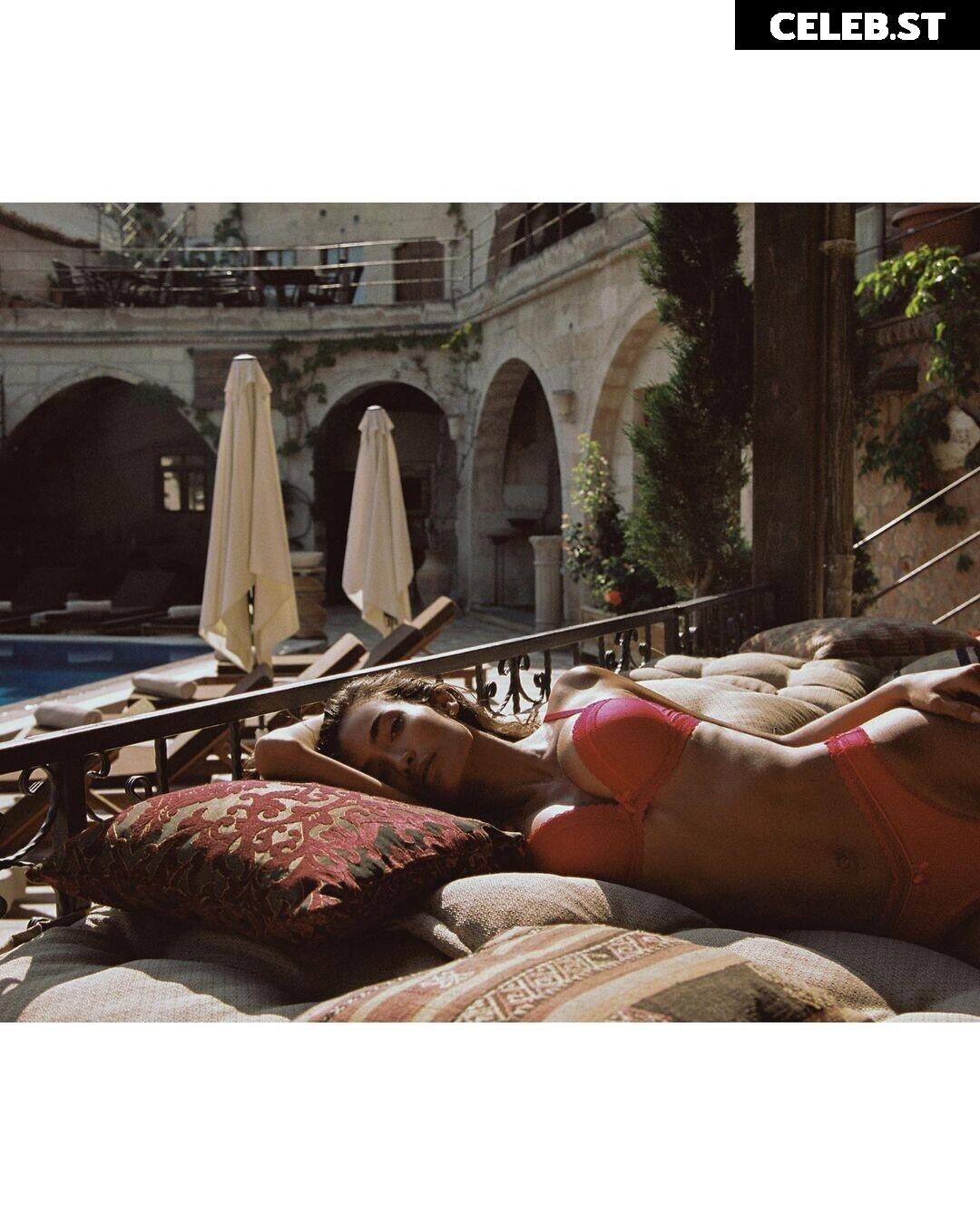 Kelly Gale Image 2092557