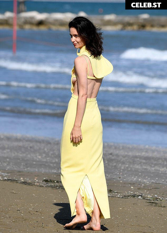 Katherine Waterston Image 2092090