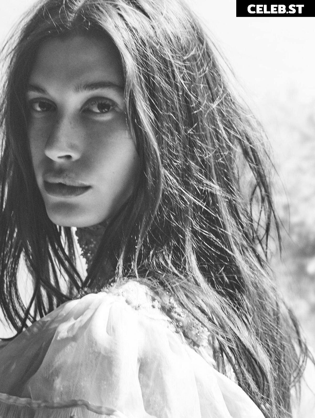 Hailey Bieber Image 2092331