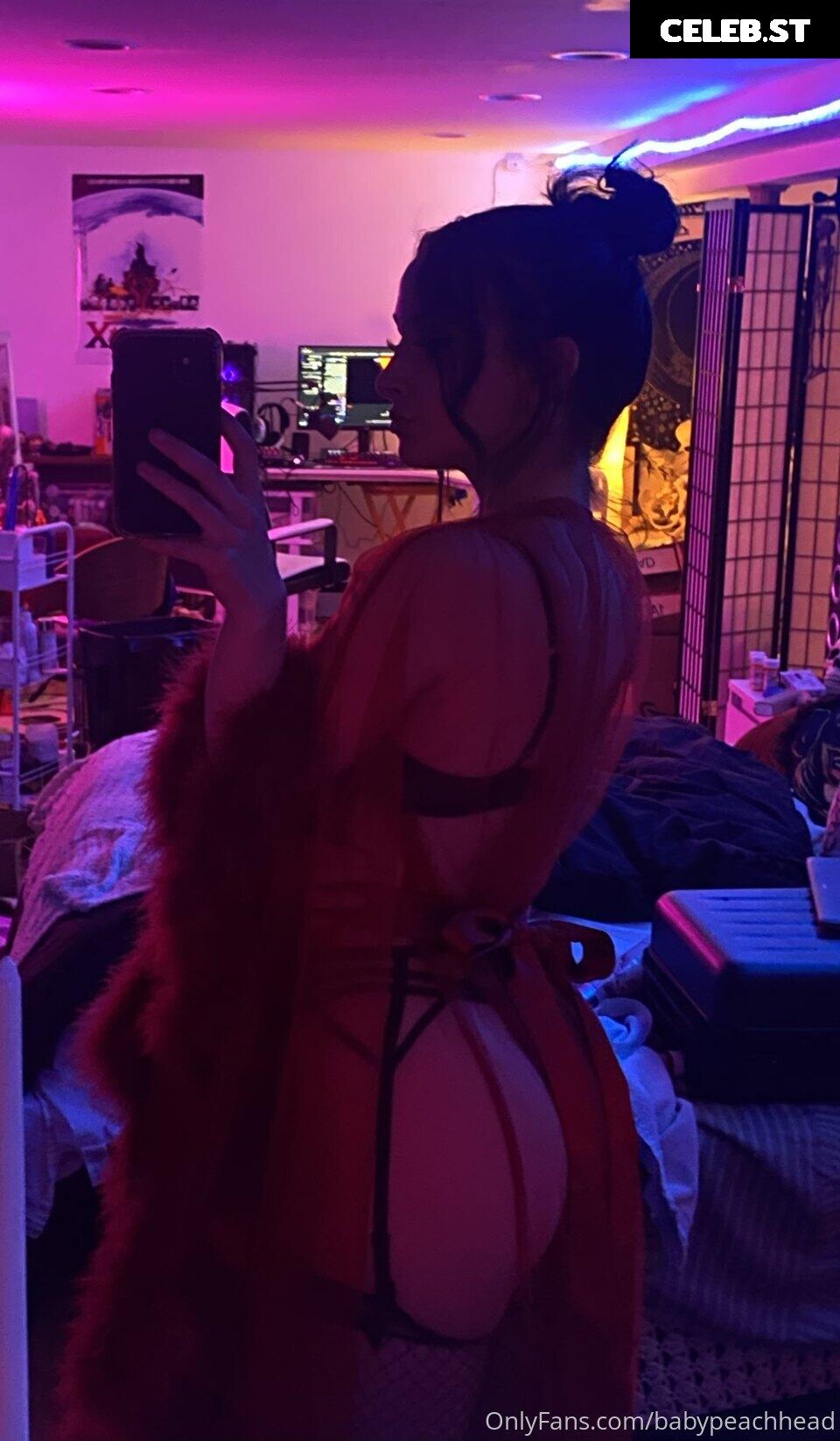 Kat / BabyPeachHead Image 20930323