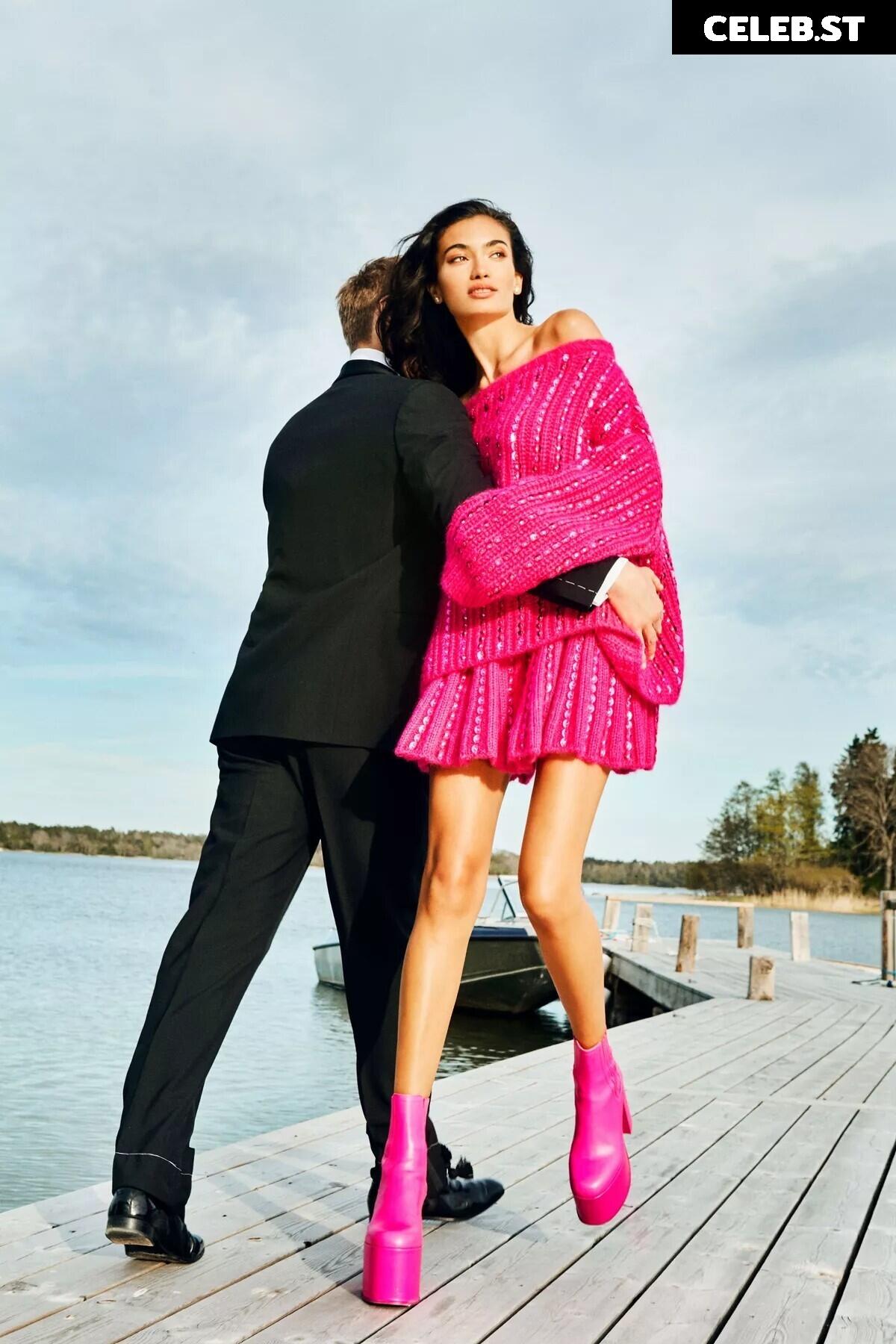 Kelly Gale Image 2093370