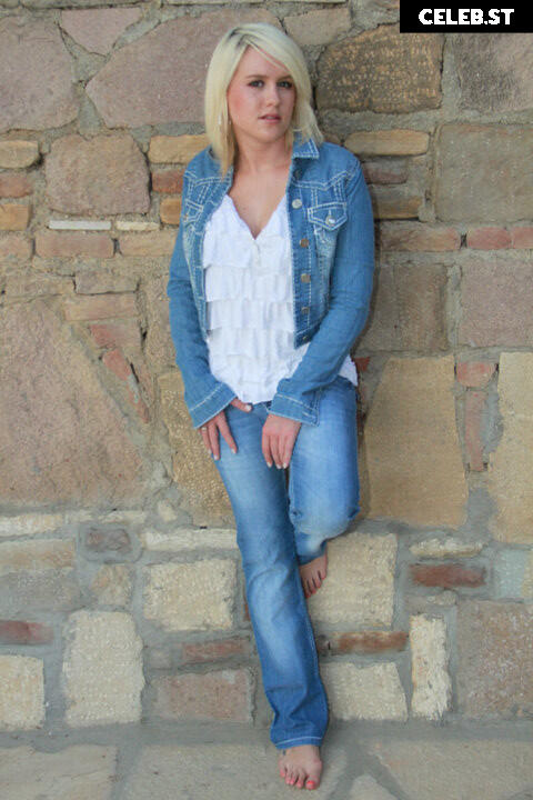 Lisa Bund Image 2093905