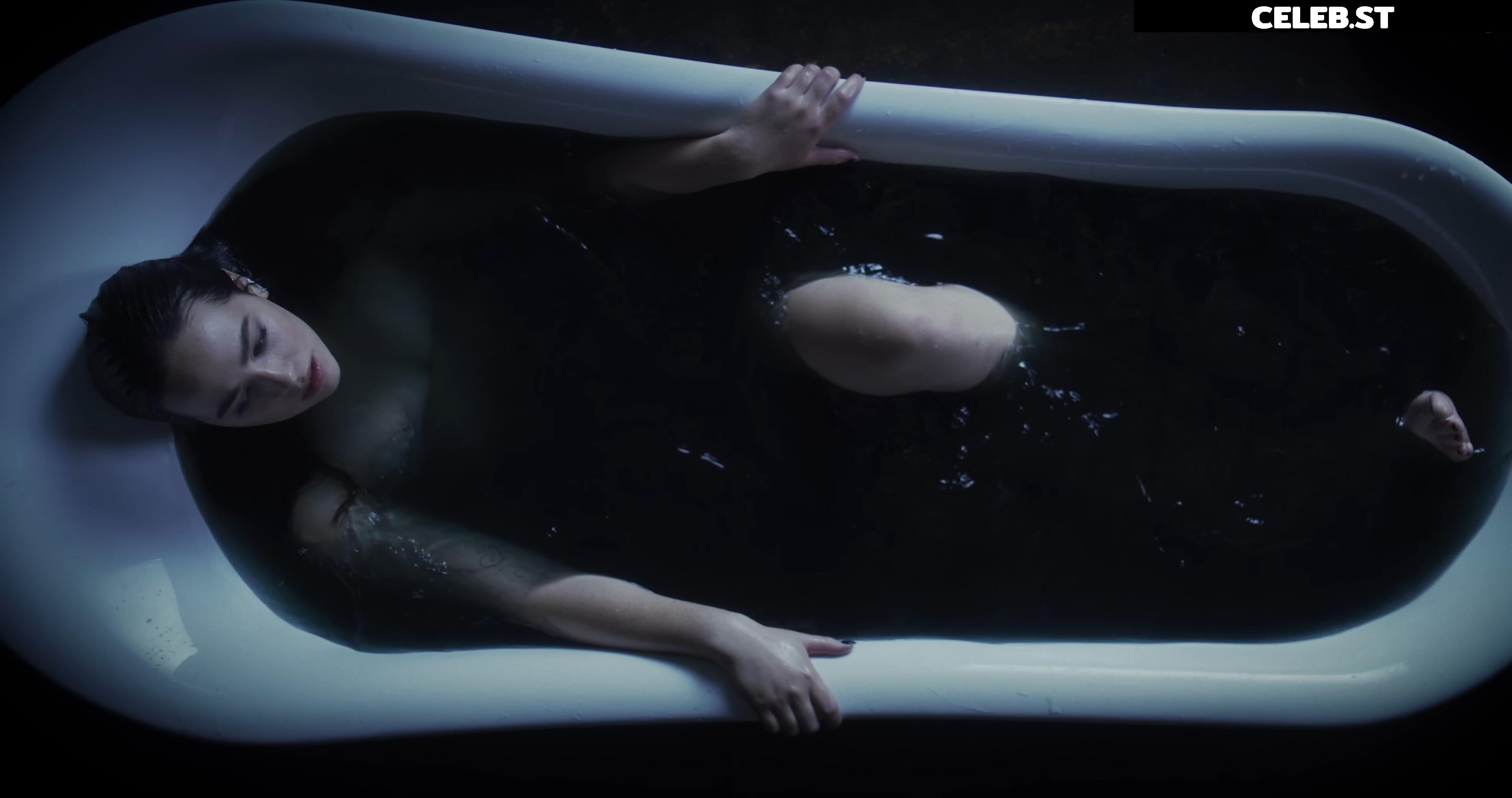 Mary Mouser Image 2090551