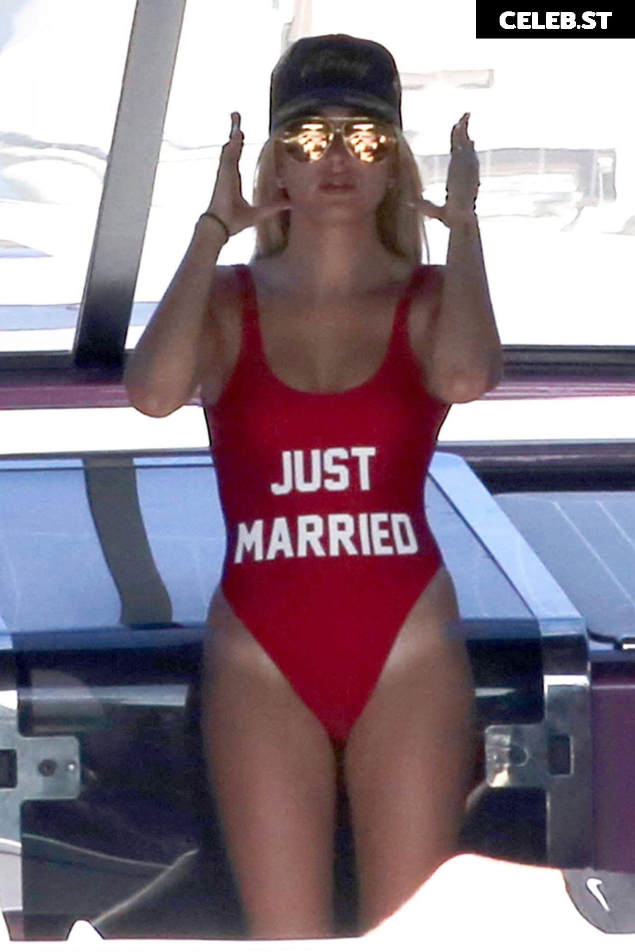 Hailey Bieber Image 2090573