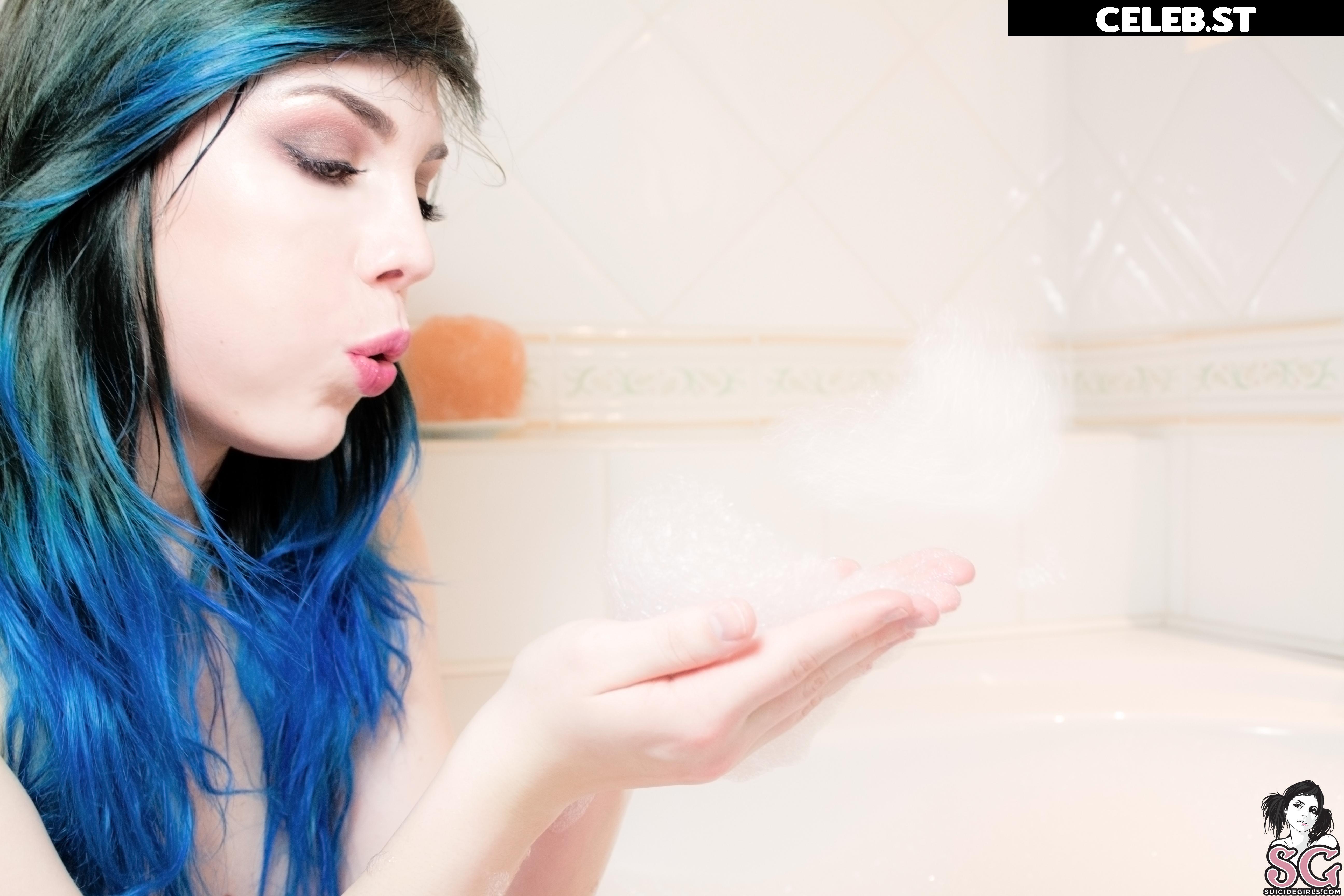 Lovia Suicide Image 20904372