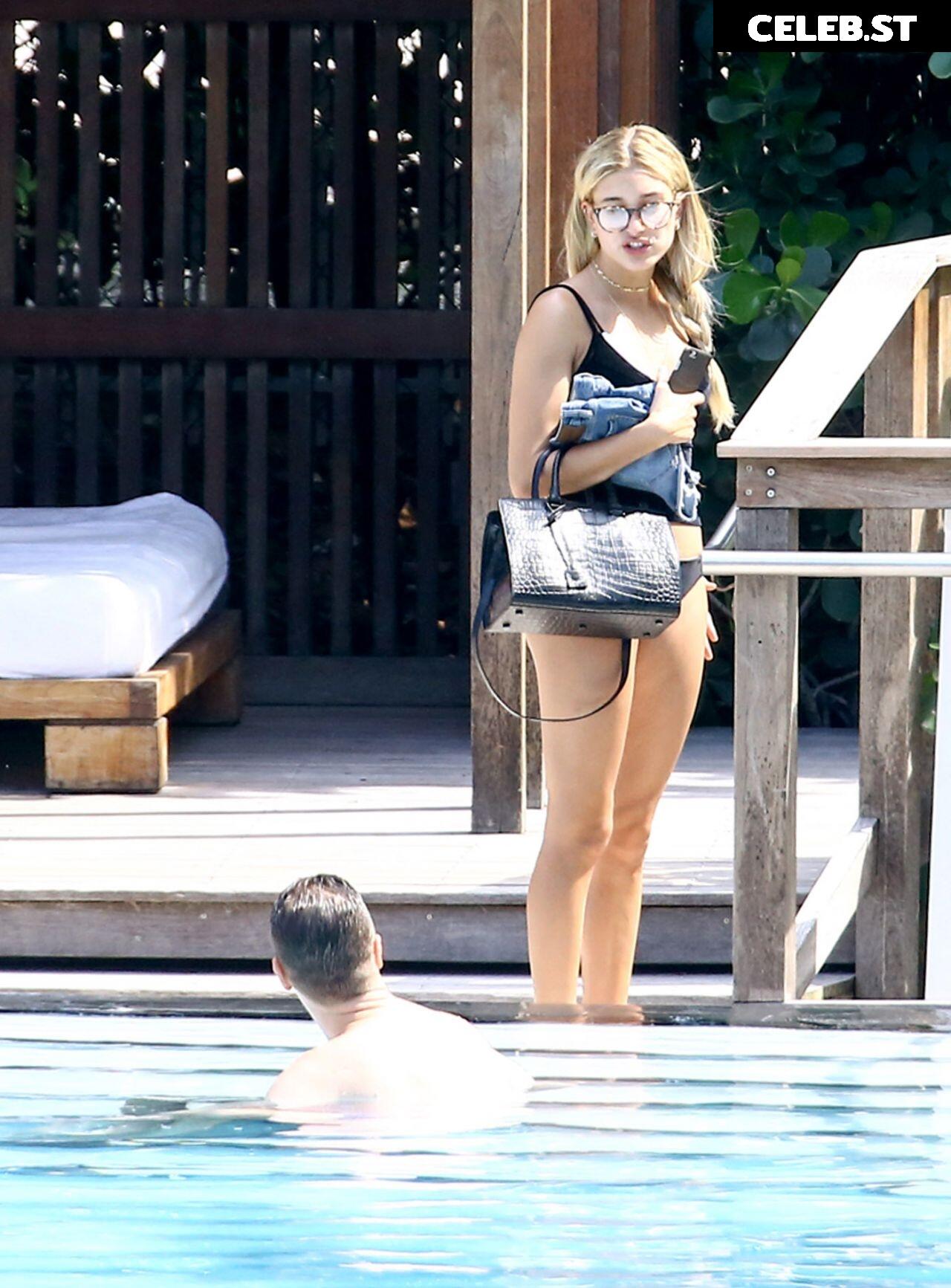 Hailey Bieber Image 2090720