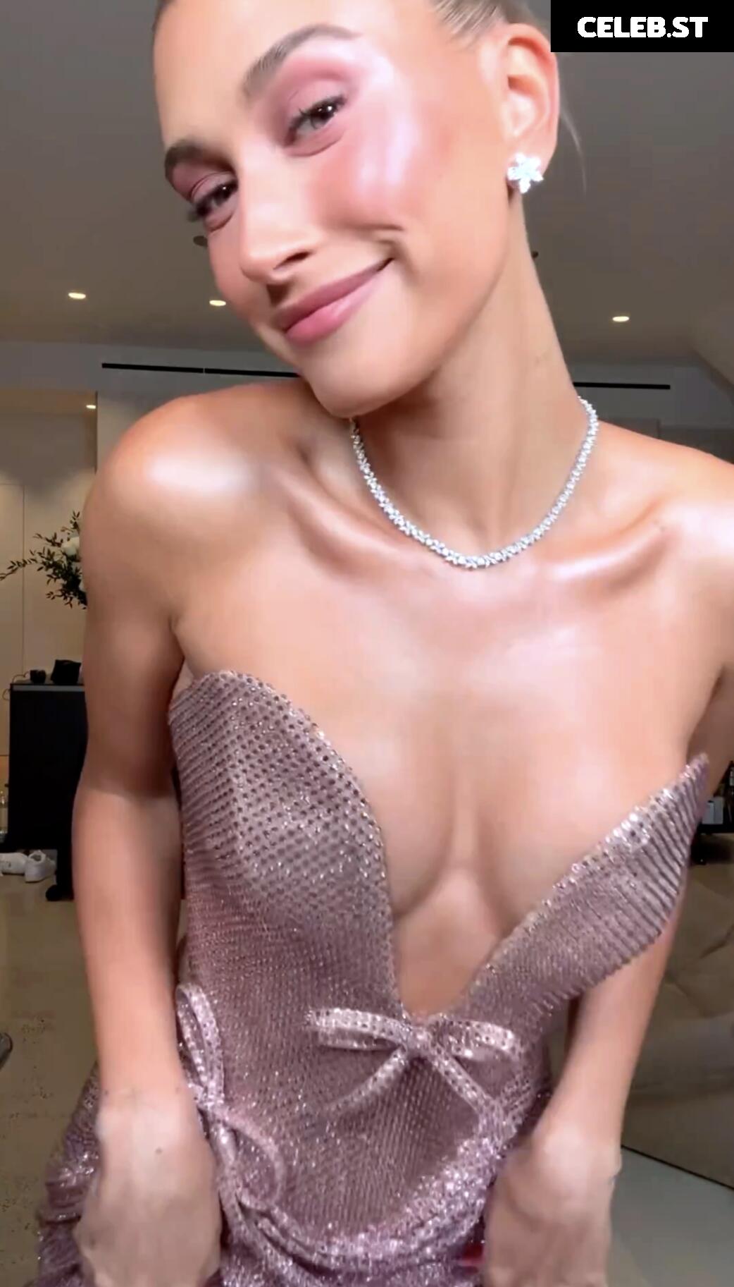 Hailey Bieber Image 2085507