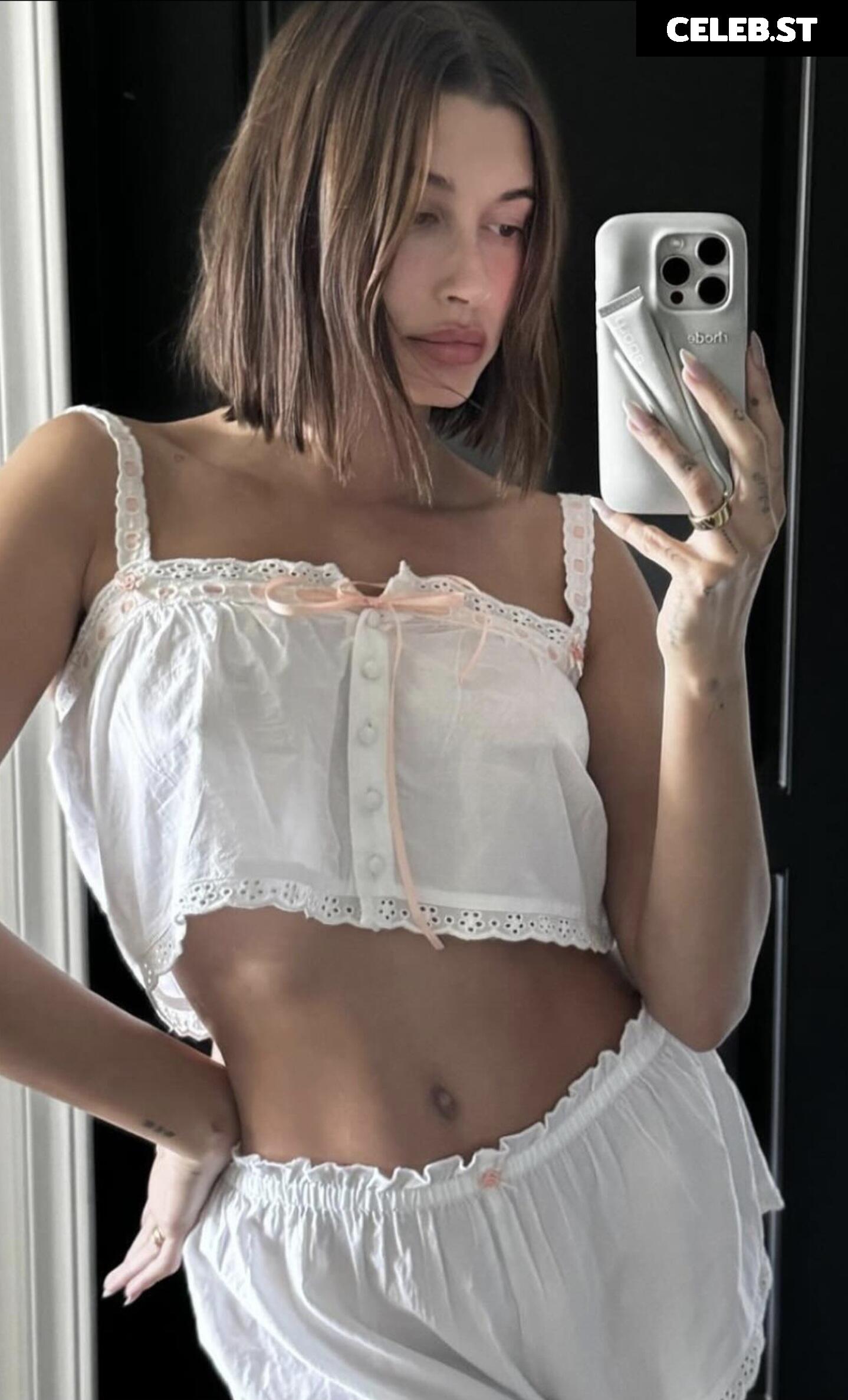 Hailey Bieber Image 2085206