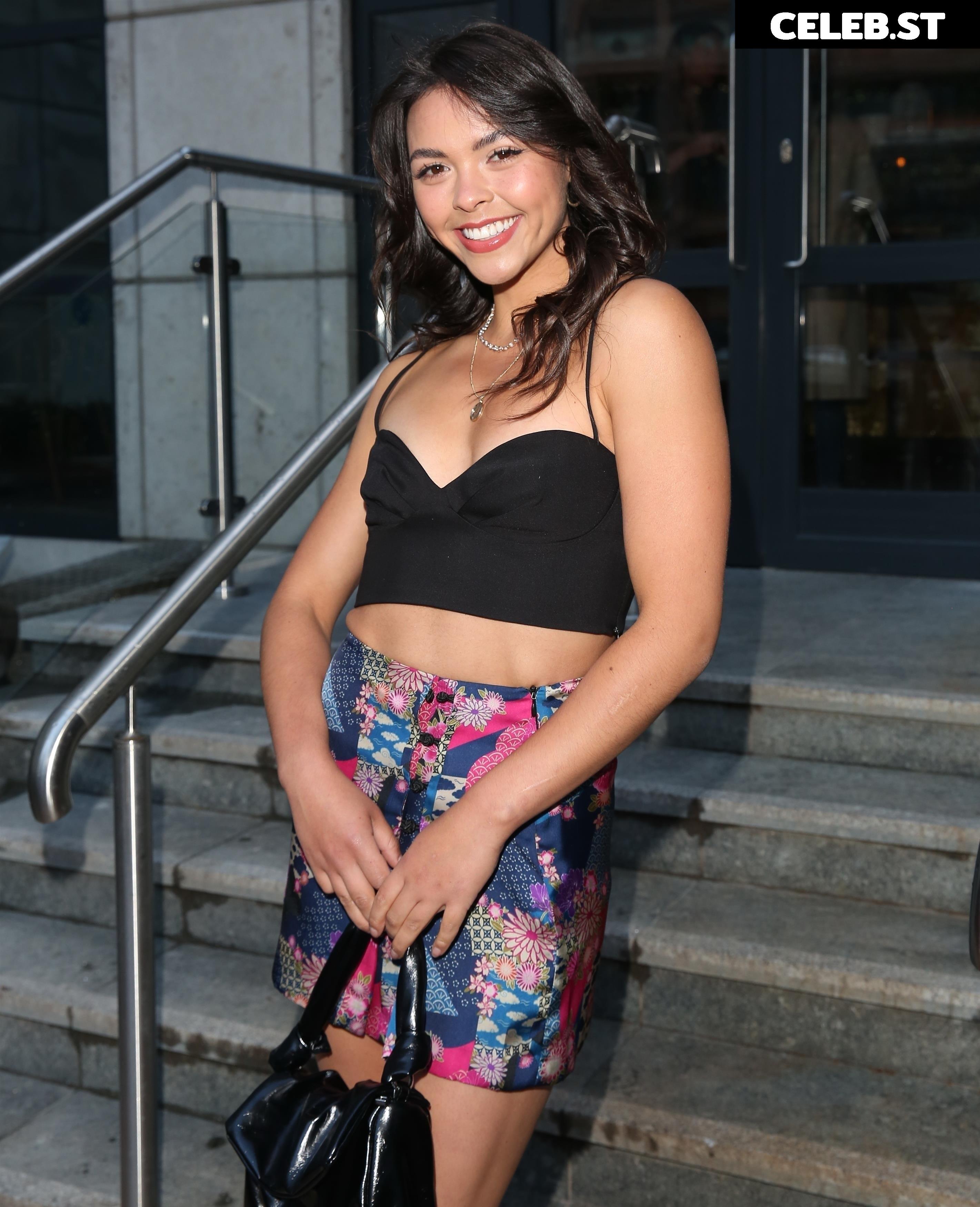 Vanessa Bauer Image 2085917