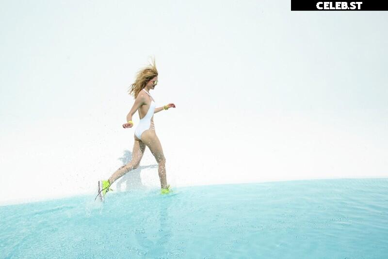 Anna Ewers Image 2086445