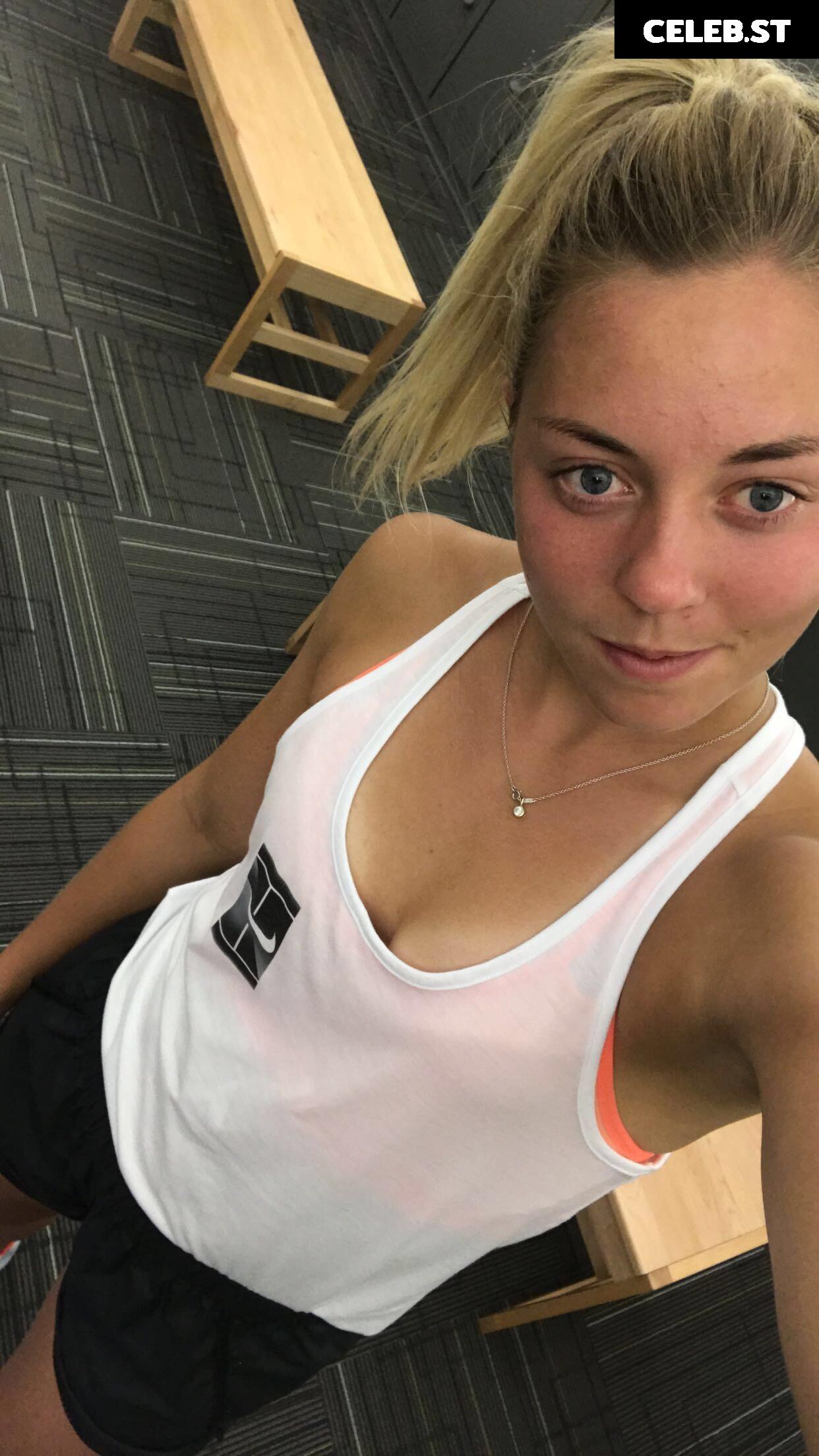 Carina Witthöft Image 2086675