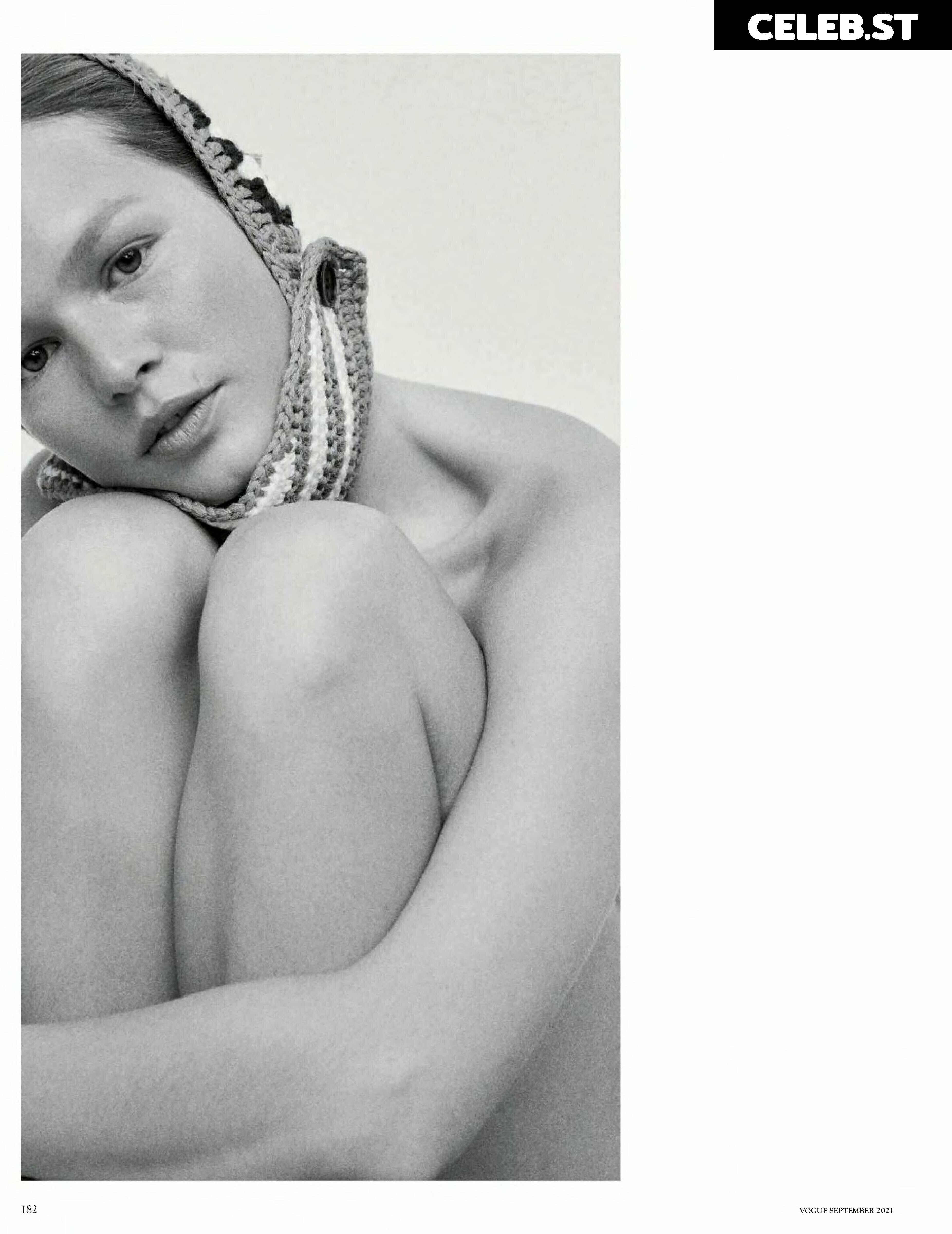 Anna Ewers Image 2087323