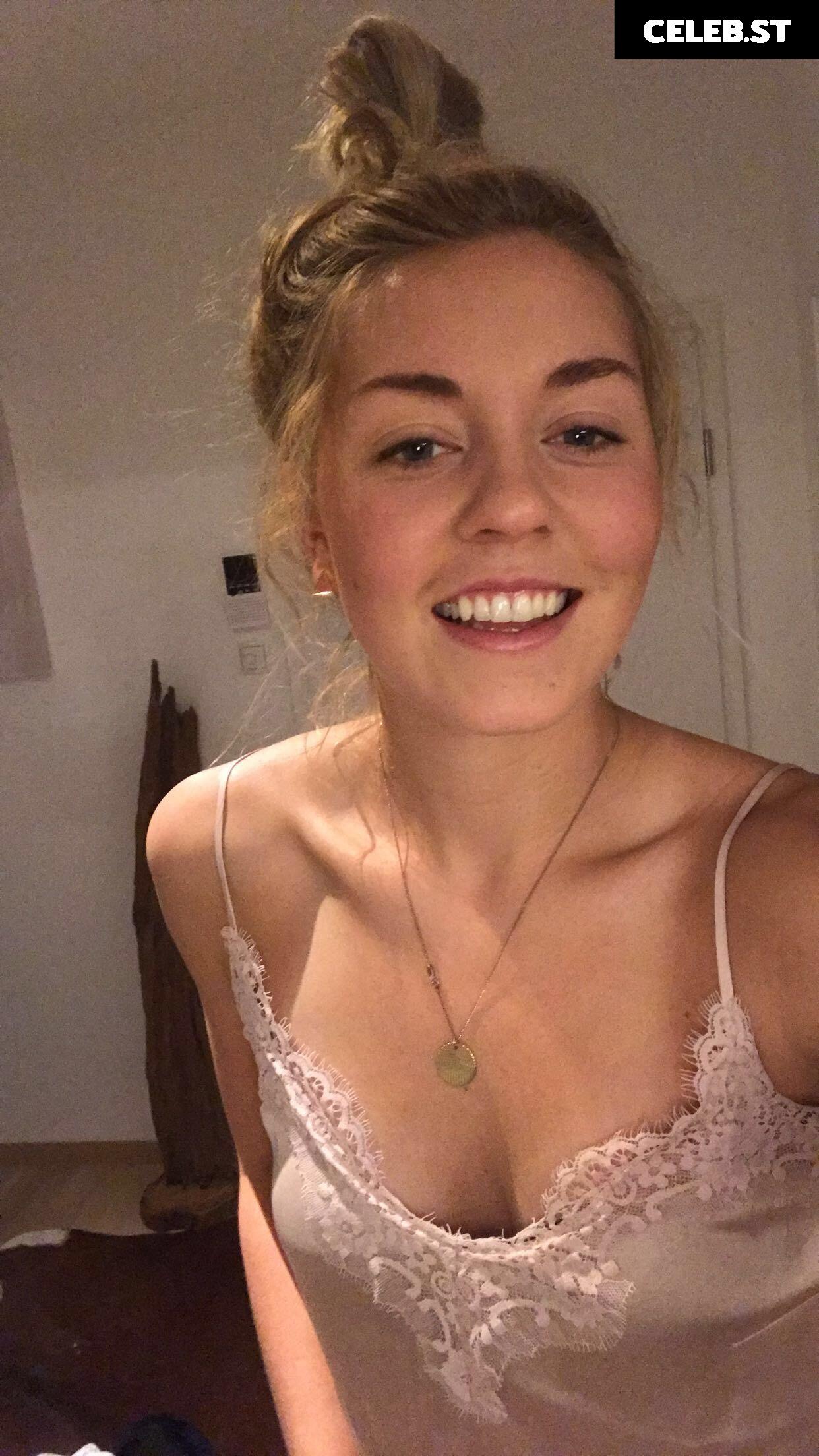 Carina Witthöft Image 2087210