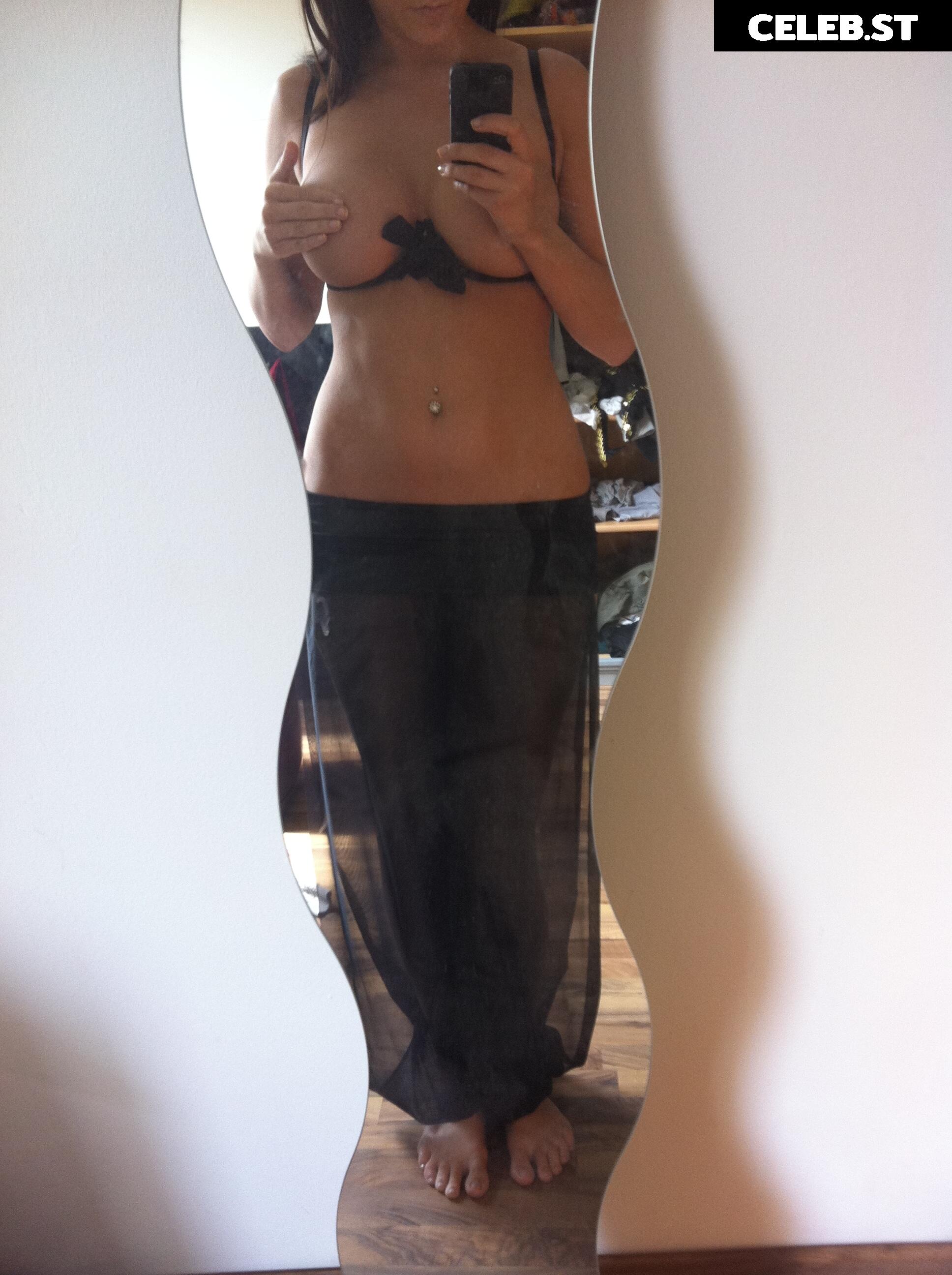 Carina Schwarz Image 2081810