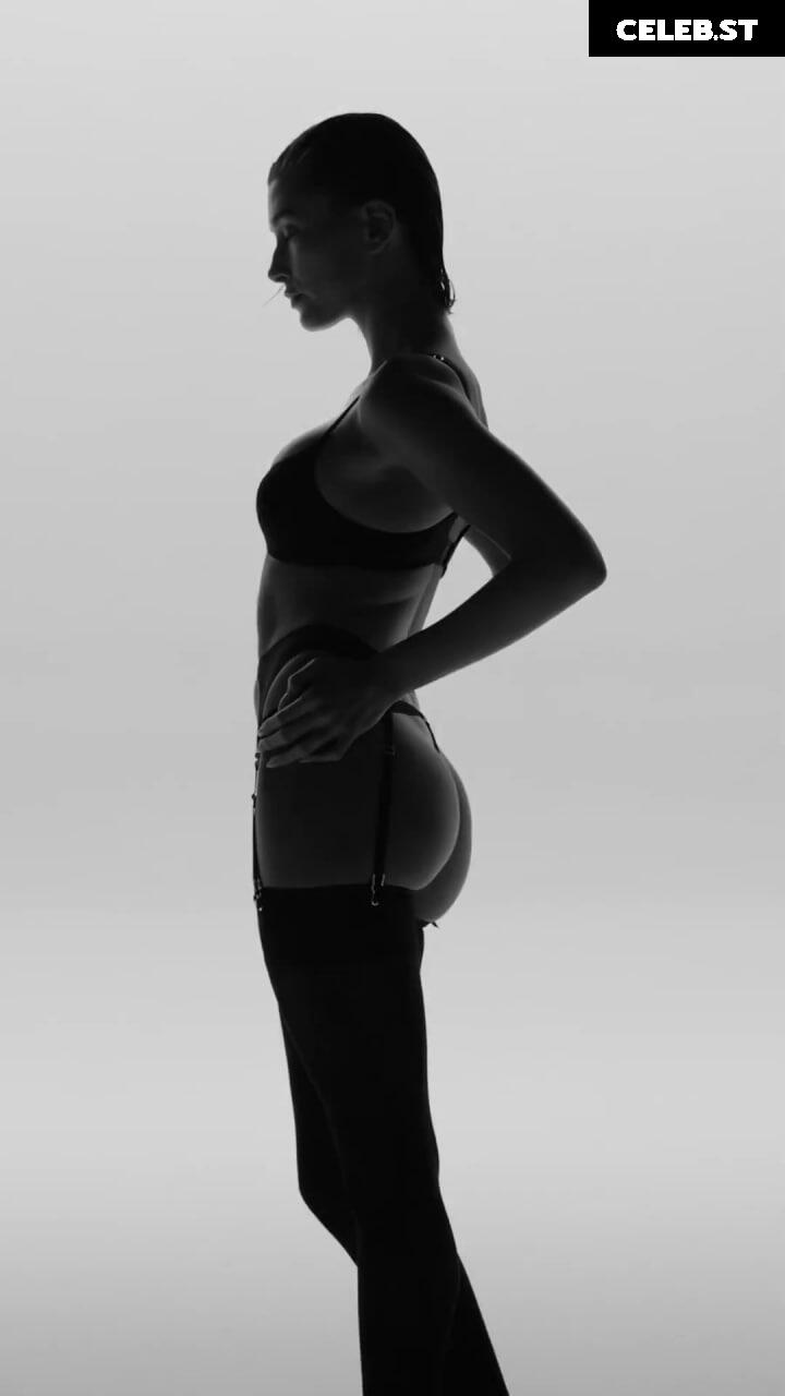 Hailey Bieber Image 2081394