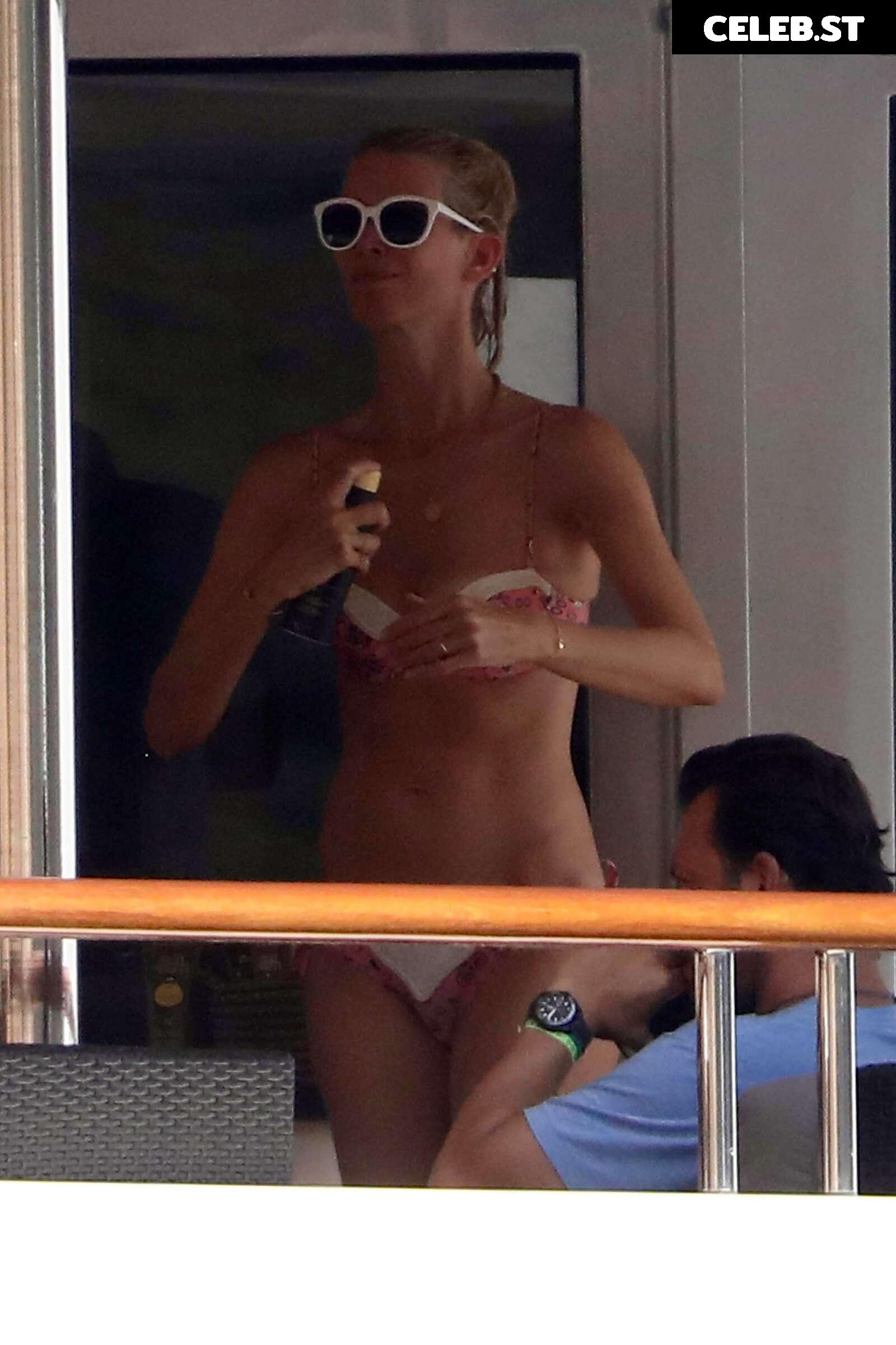 Claudia Schiffer Image 2082893