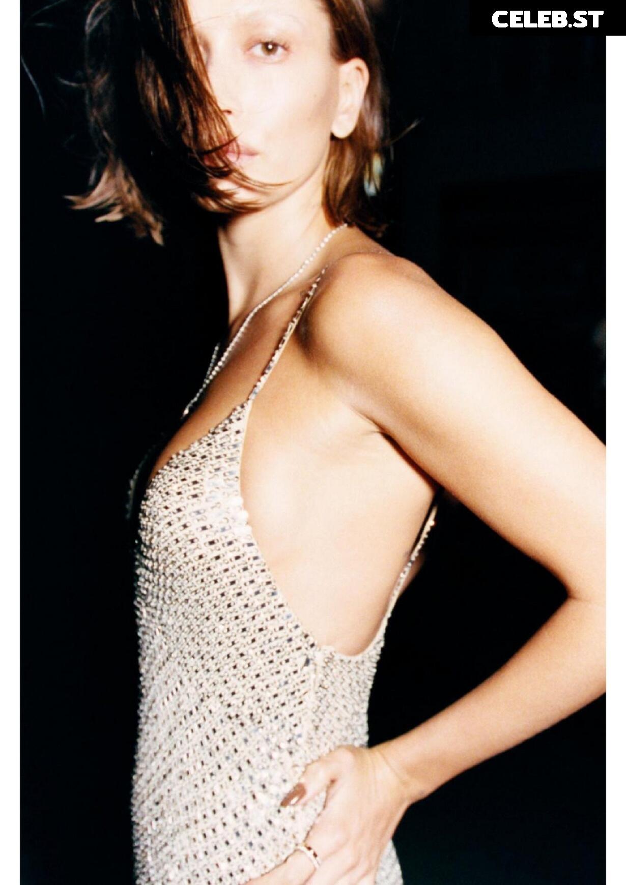 Hailey Bieber Image 2082843