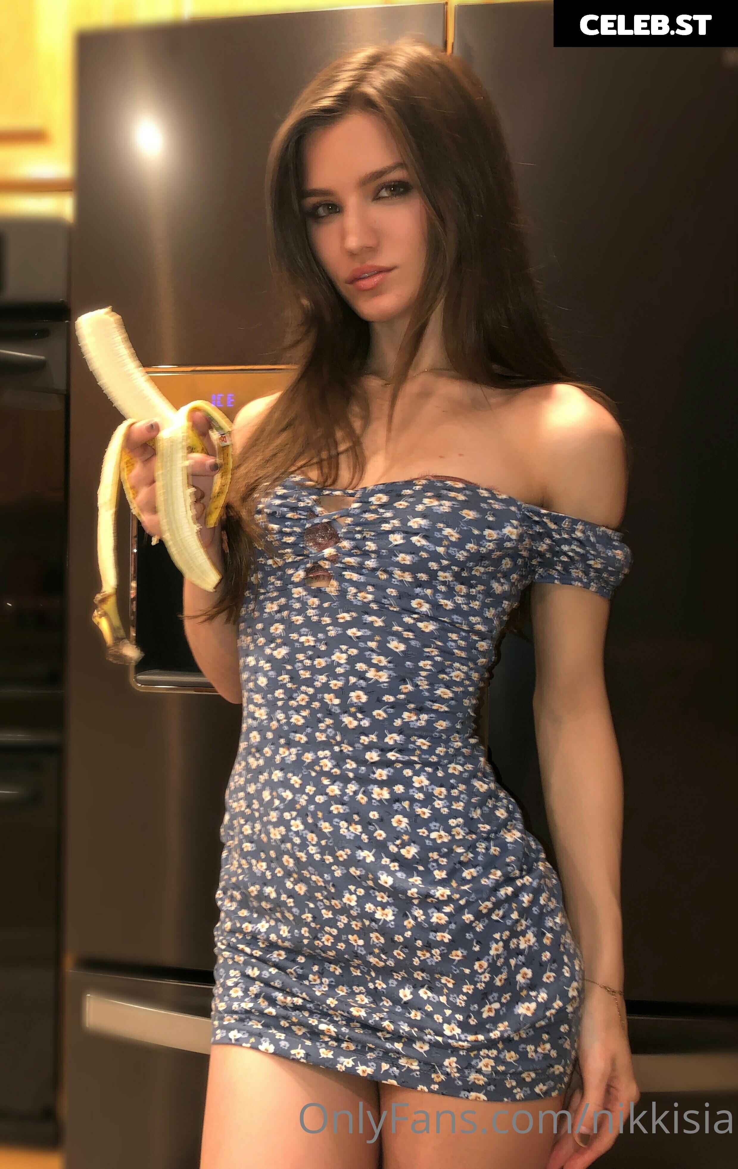 Nikki Sia / Nikkisia Image 20825531
