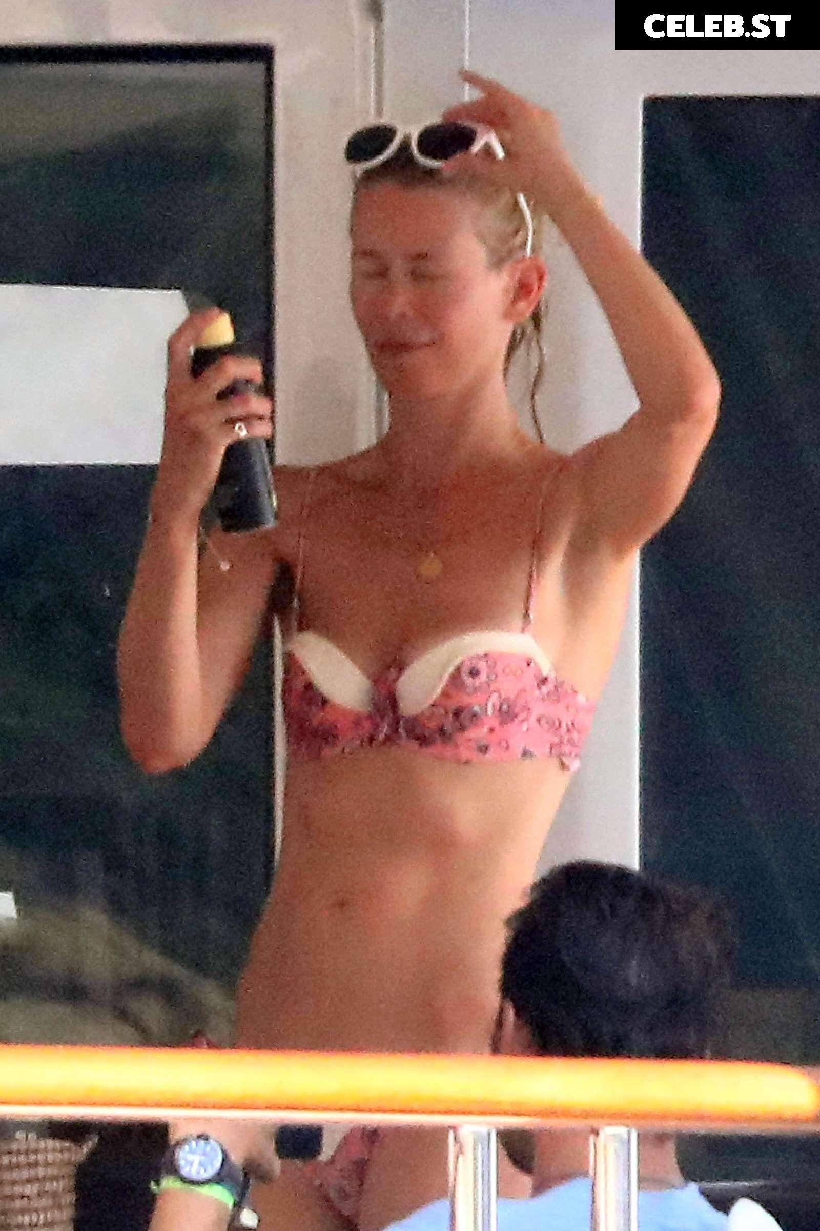 Claudia Schiffer Image 2082612