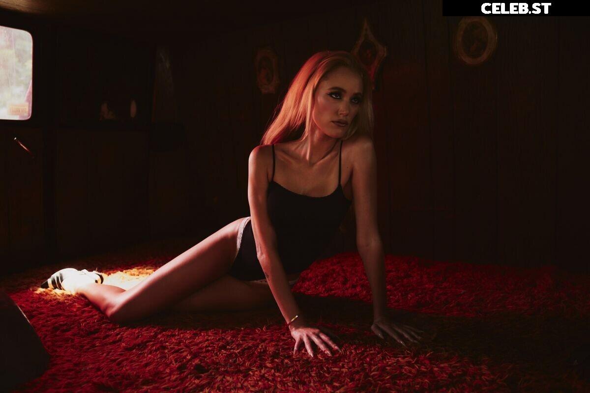 Maika Monroe Image 2083163