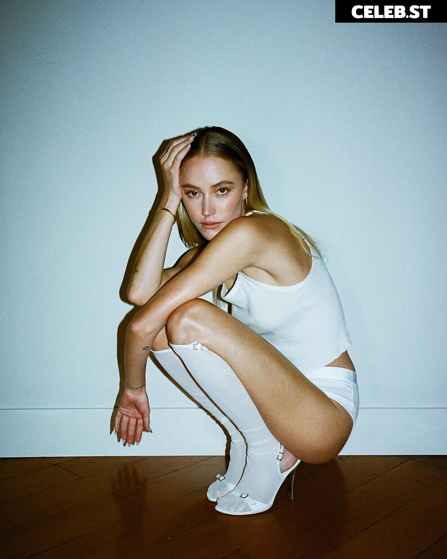 Maika Monroe Image 2083008