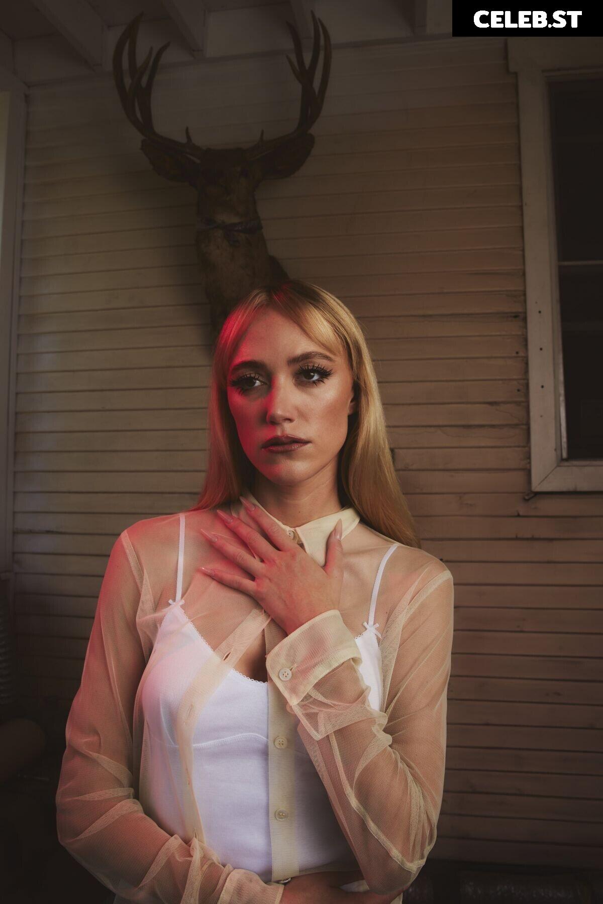 Maika Monroe Image 2083271