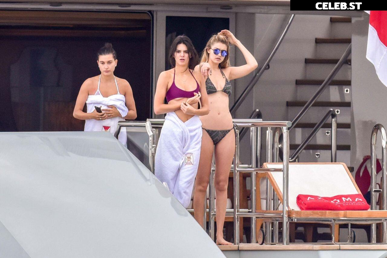 Hailey Bieber Image 2089671